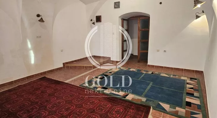 Šestoiposoban stan | 4zida