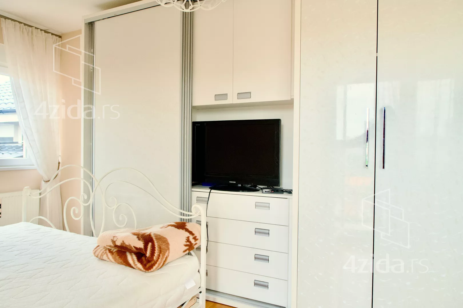 Troiposoban stan | 4zida