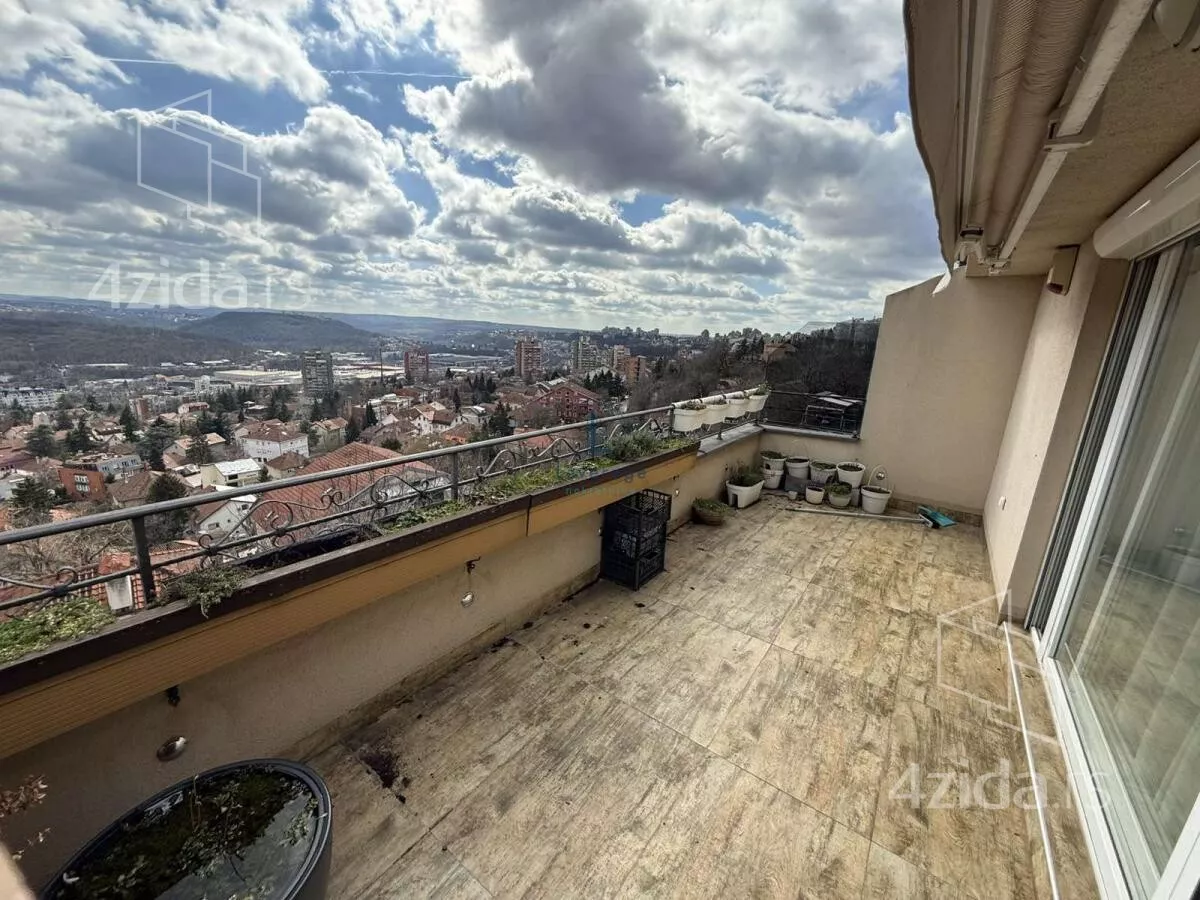 Četvoroiposoban stan | 4zida