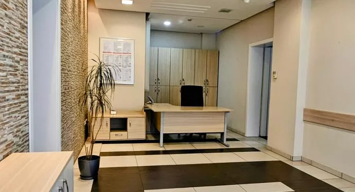 Poslovna zgrada | 4zida