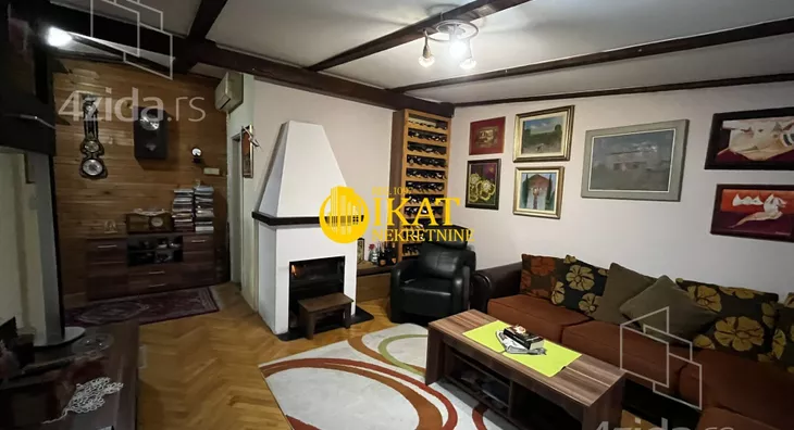 Šestosoban stan | 4zida