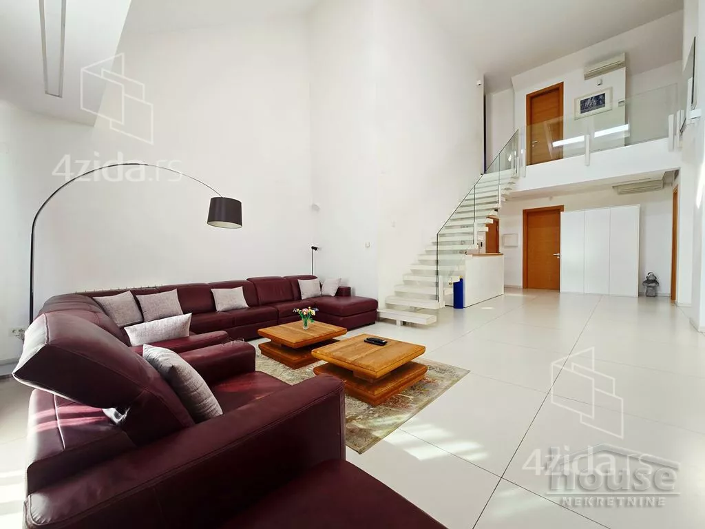 Sedmosoban stan | 4zida