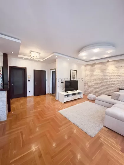 Crveni Krst Zvezdara | 4zida.rs