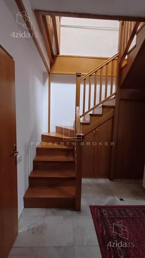 Lokal | 4zida