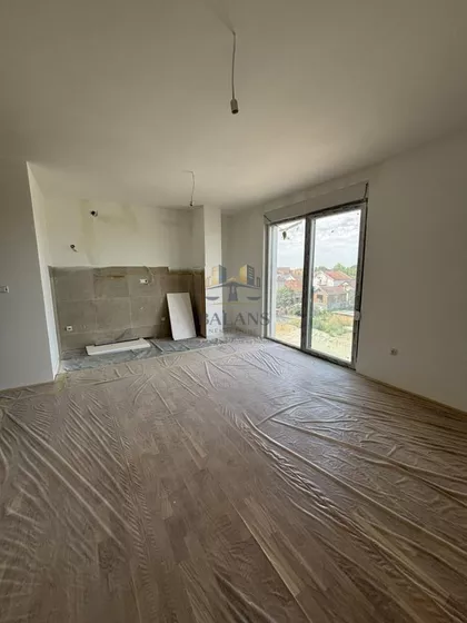 Stari Banovci | 4zida.rs