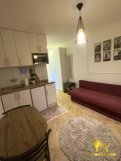 VALENTINA VODNIKA | 4zida.rs