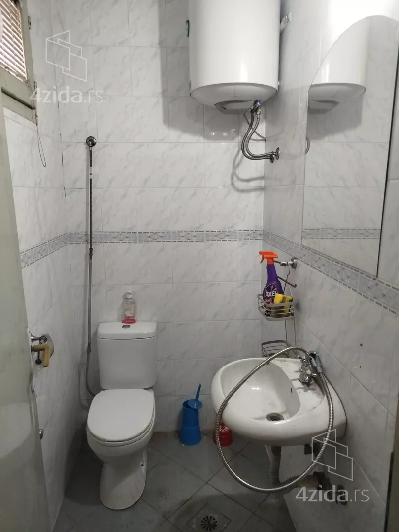 Poslovna zgrada | 4zida