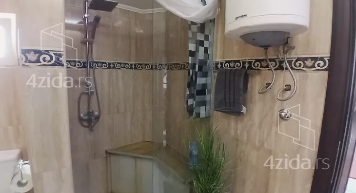 Četvoroiposoban stan | 4zida