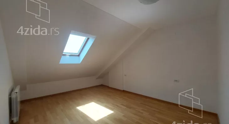 Petoiposoban stan | 4zida