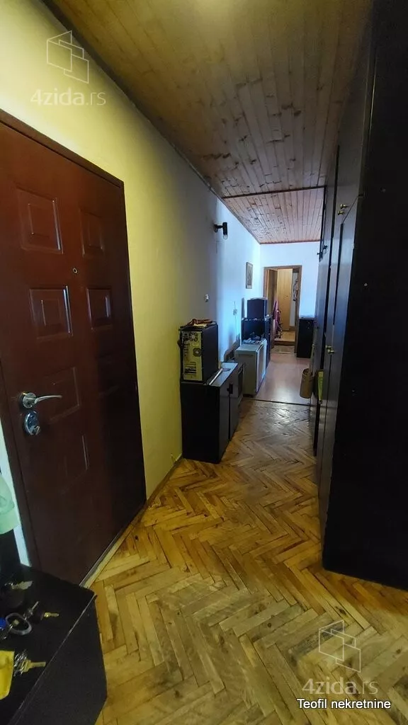 Šestosoban stan | 4zida