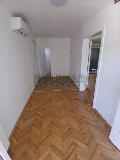 Kninska | 4zida.rs