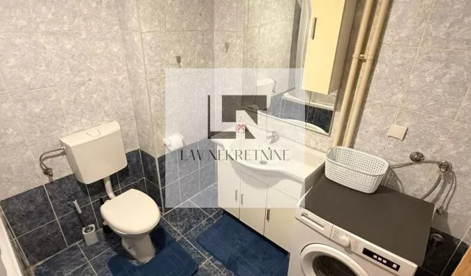 Šestosoban stan | 4zida