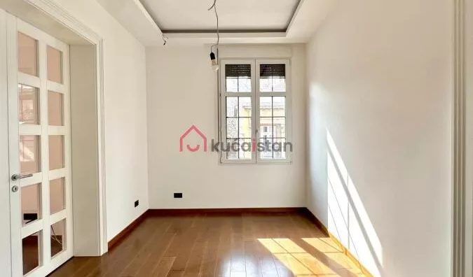 Poslovna zgrada | 4zida