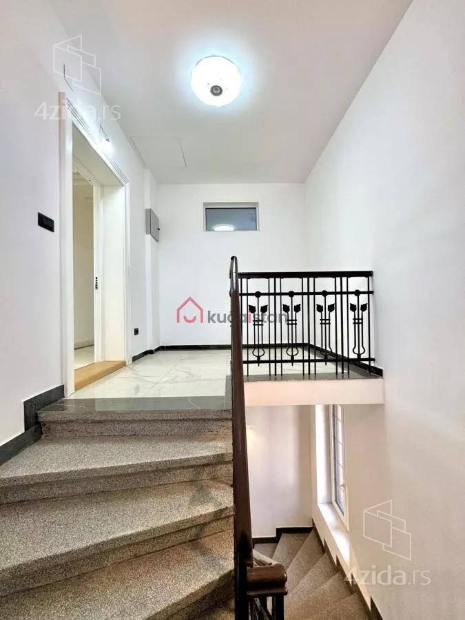 Poslovna zgrada | 4zida