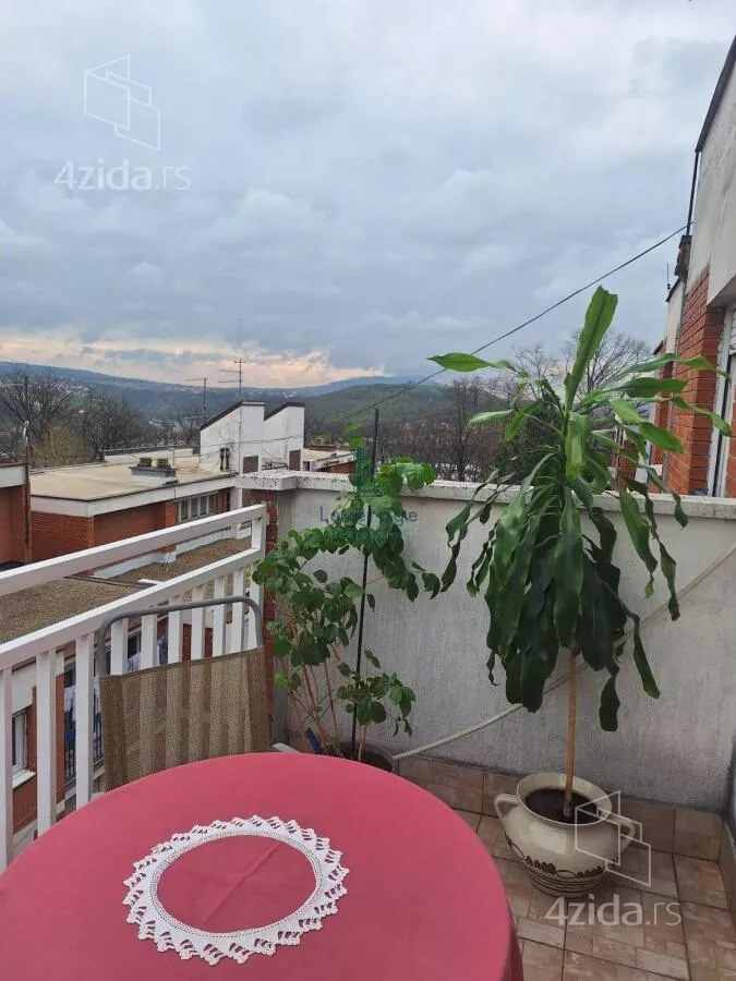 Četvoroiposoban stan | 4zida