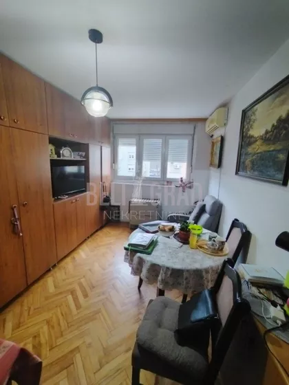 Pere Segedinca | 4zida.rs