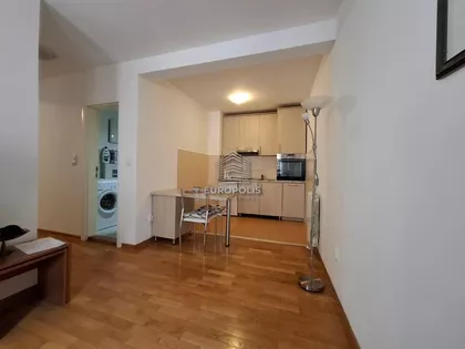 Crveni Krst Vračar | 4zida.rs