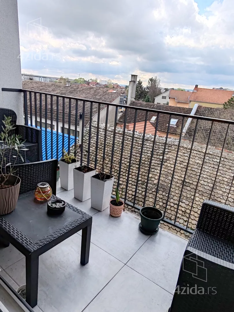 Petosoban stan | 4zida