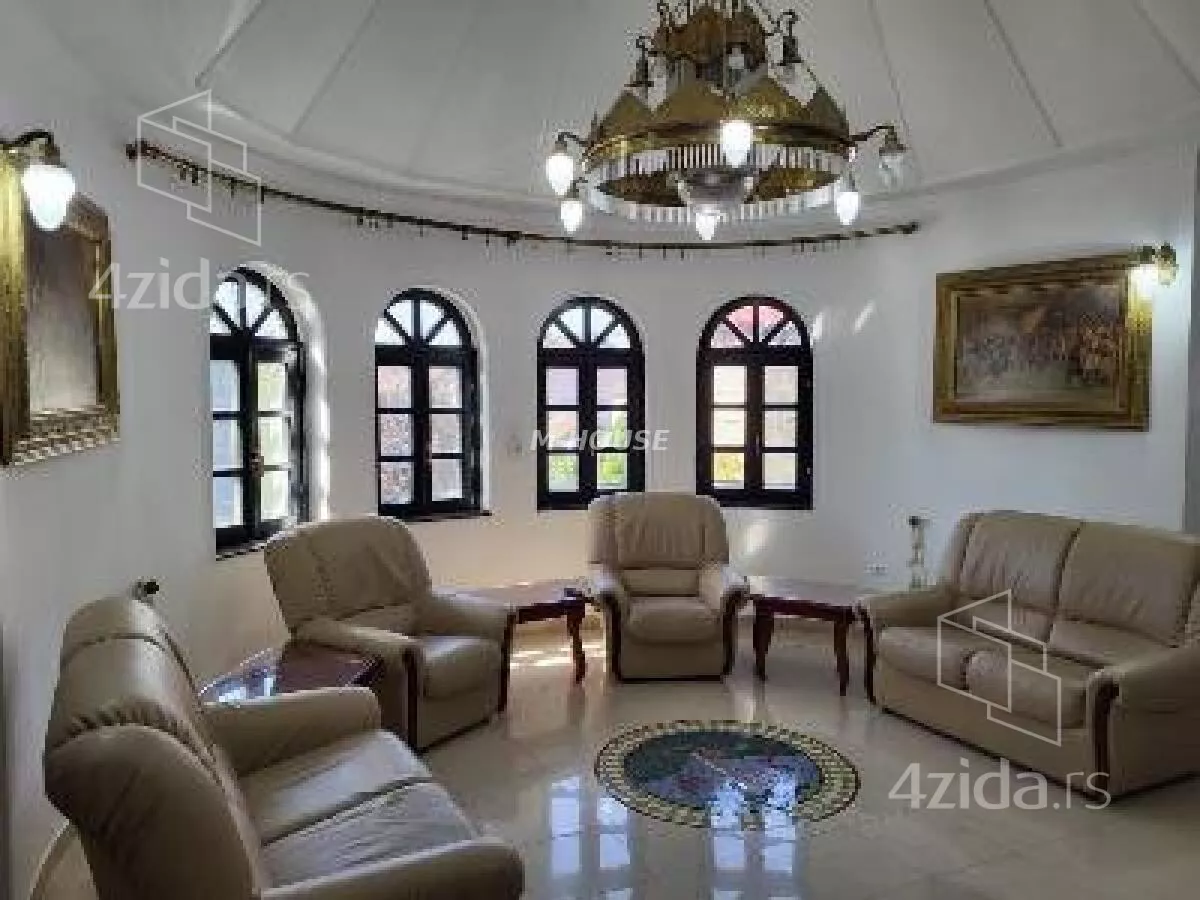 Poslovna zgrada | 4zida