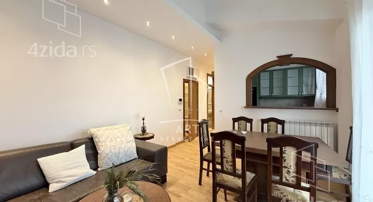 Petosoban stan | 4zida