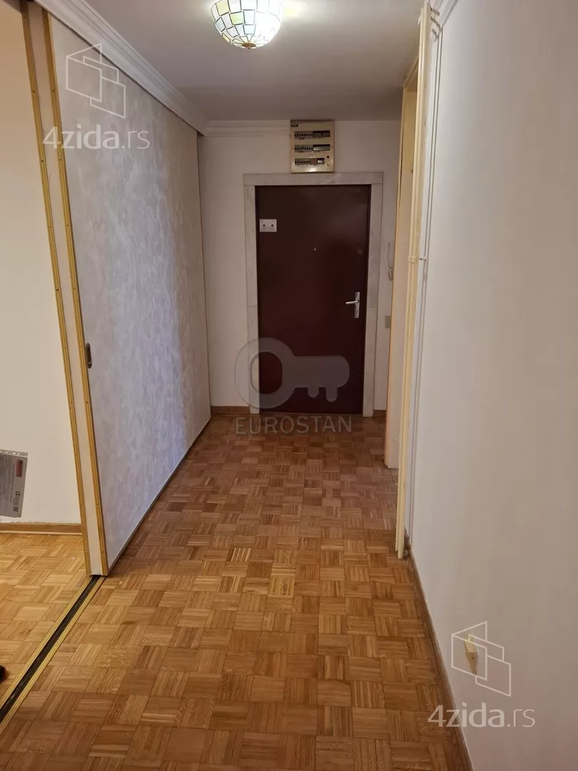 Četvoroiposoban stan | 4zida