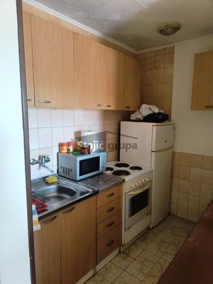 Crveno barjače | 4zida.rs