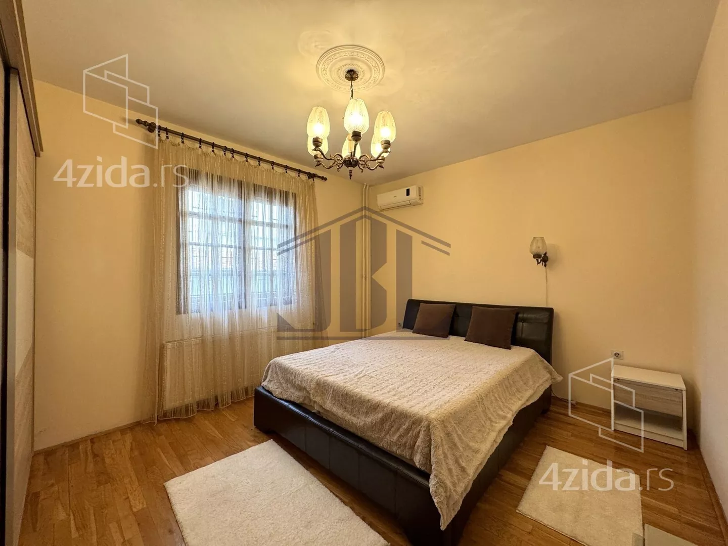 Šestosoban stan | 4zida
