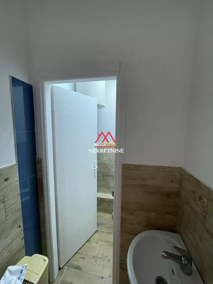 Zmaj Jovina | 4zida.rs