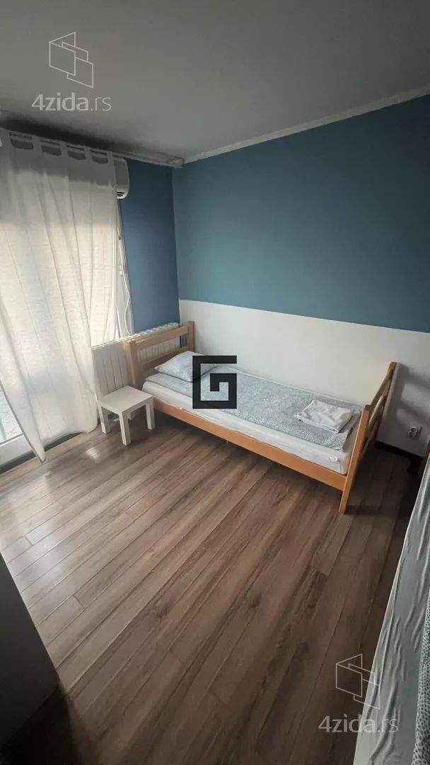 Šestoiposoban stan | 4zida