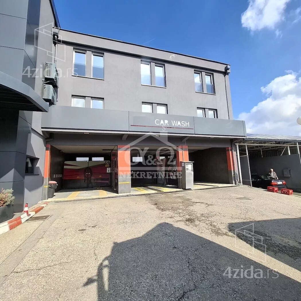Poslovna zgrada | 4zida