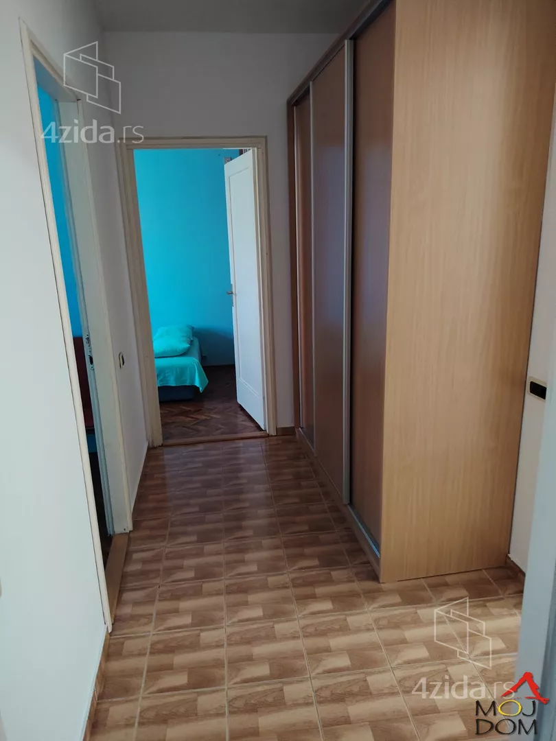 Četvoroiposoban stan | 4zida