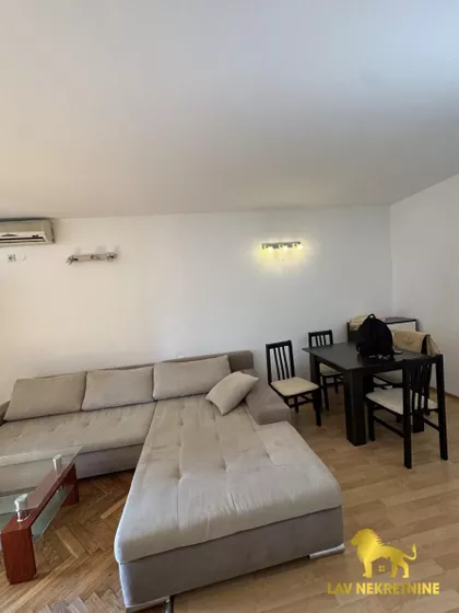 RUMENAČKA | 4zida.rs