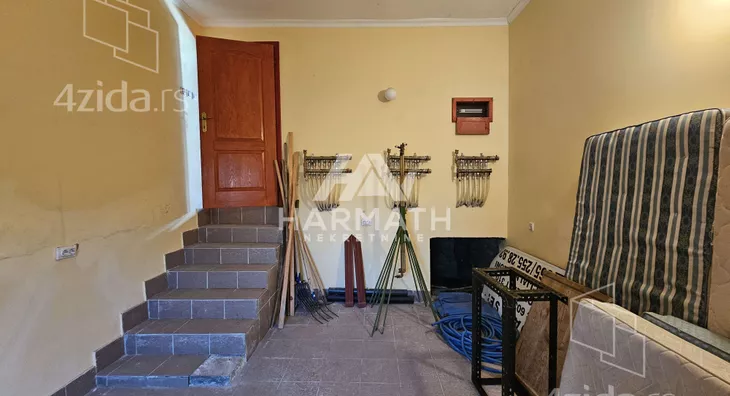 Poslovna zgrada | 4zida