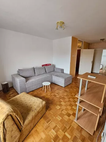 Trg Cara Jovana Nenada 10 | 4zida.rs