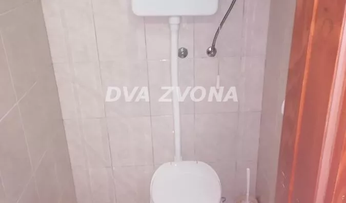 Poslovna zgrada | 4zida