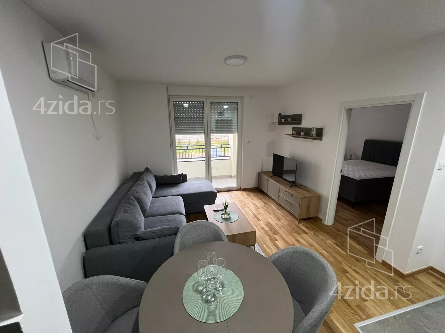 Jednoiposoban stan | 4zida