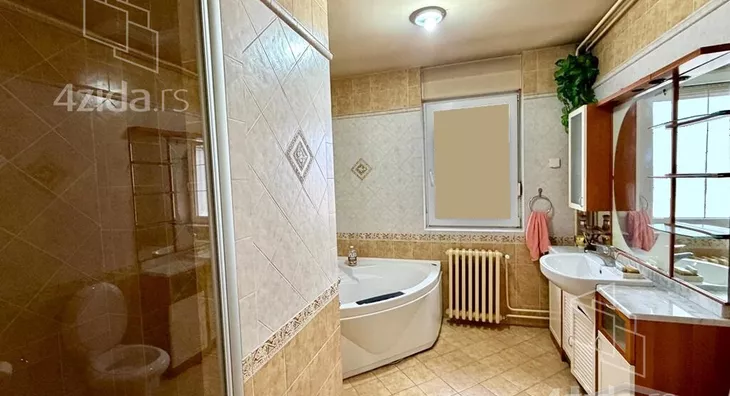 Petosoban stan | 4zida