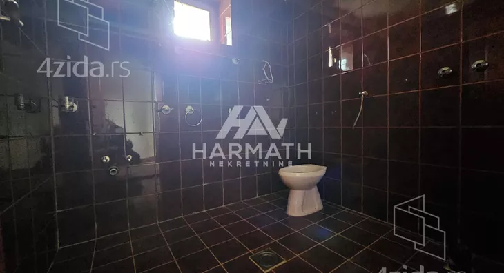 Poslovna zgrada | 4zida