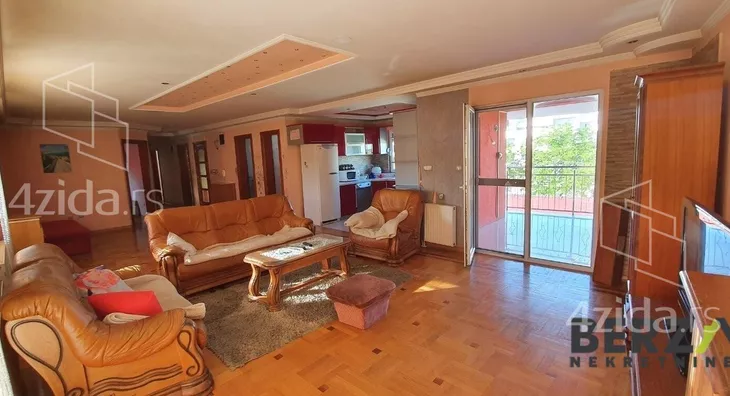 Šestosoban stan | 4zida