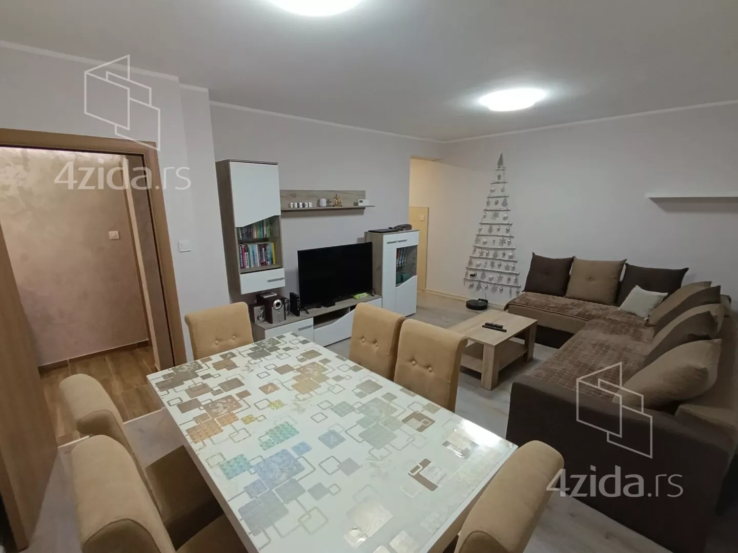 Jednoiposoban stan | 4zida