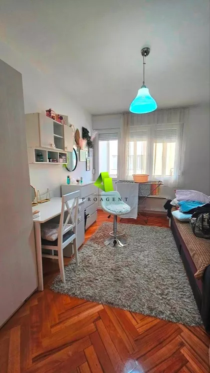 Dom Zdravlja | 4zida.rs