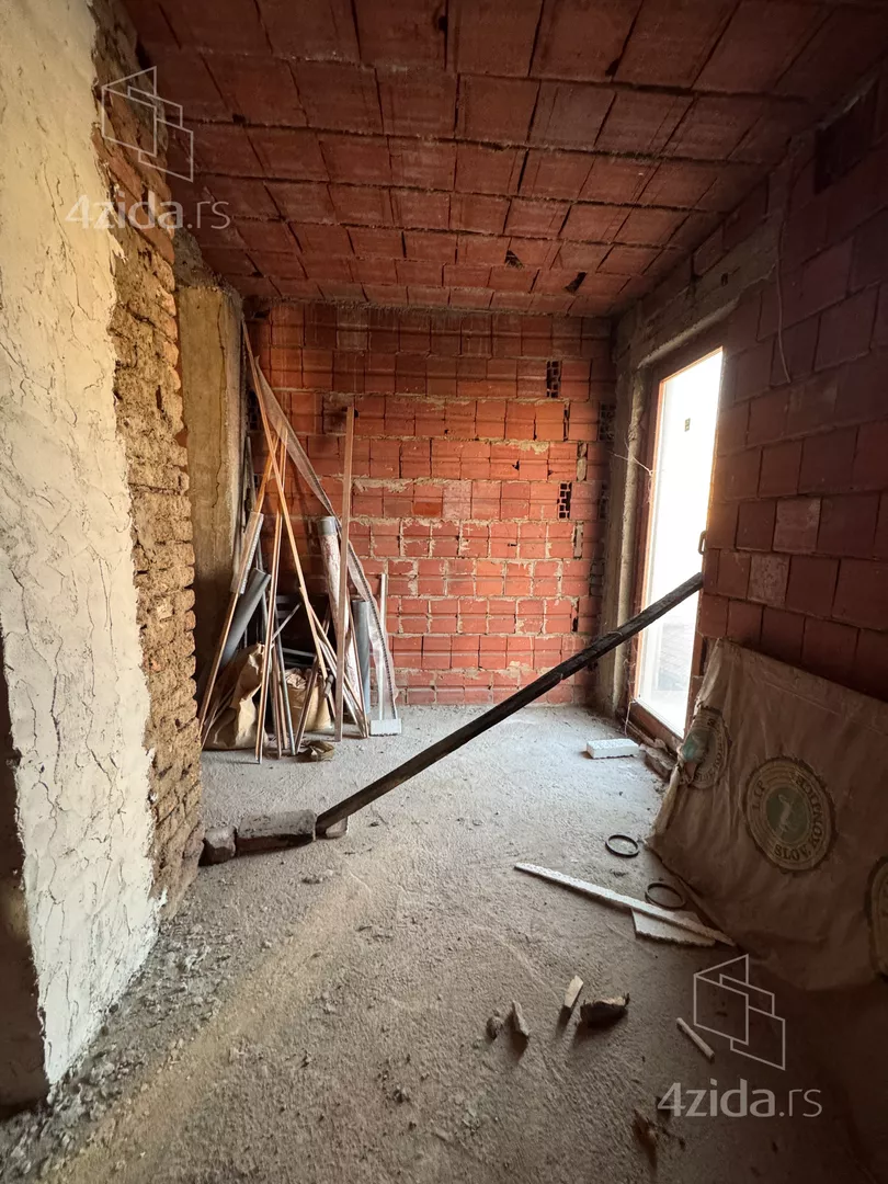 Četvoroiposoban stan | 4zida