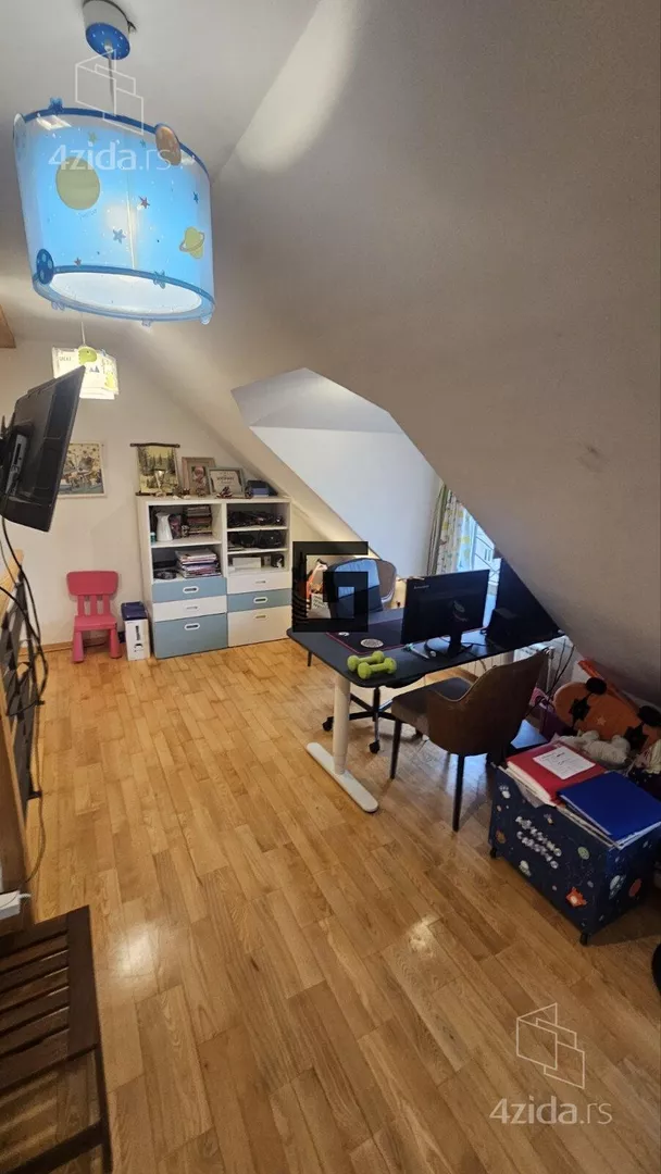 Troiposoban stan | 4zida