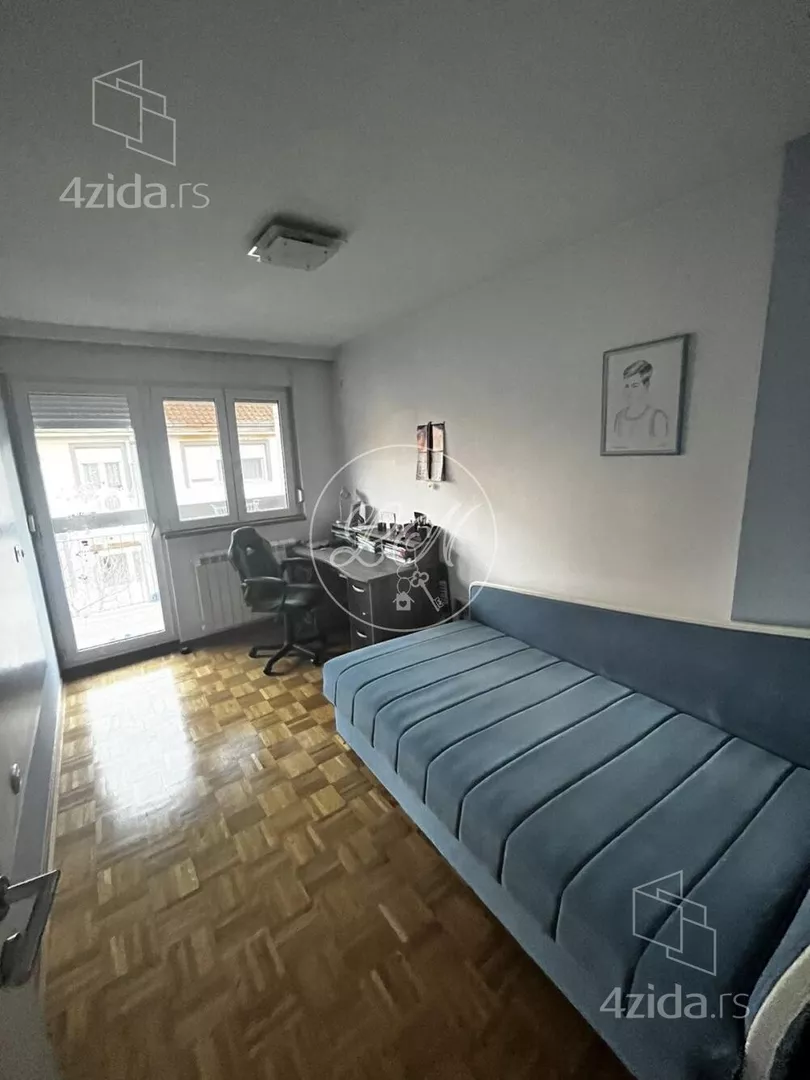 Petosoban stan | 4zida