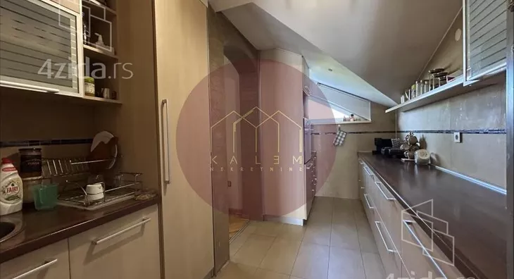 Petosoban stan | 4zida