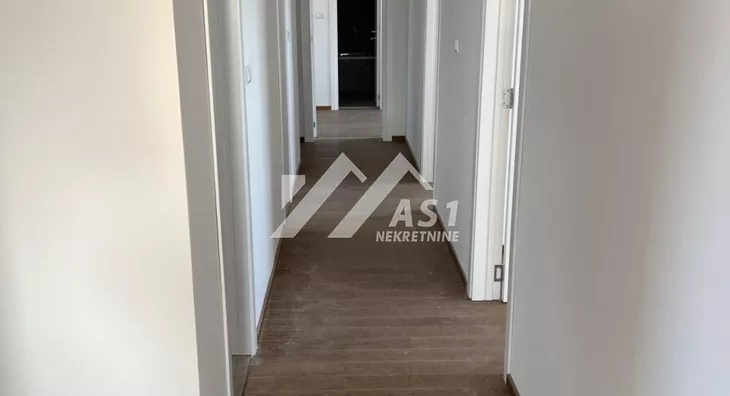 Šestosoban stan | 4zida