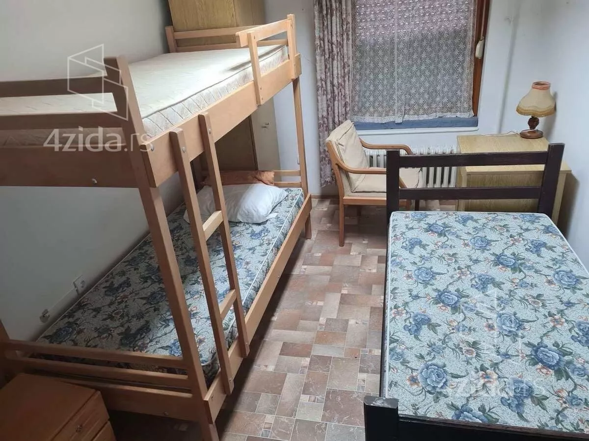 Poslovna zgrada | 4zida