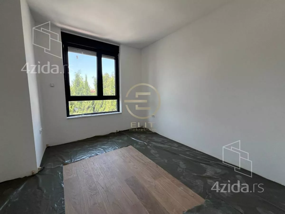 Šestosoban stan | 4zida