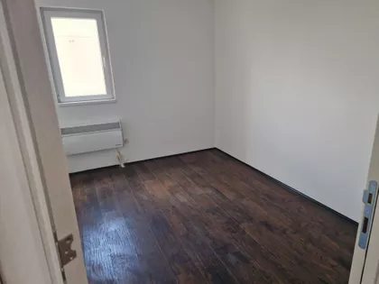 Ugrinovački Put 87E | 4zida.rs