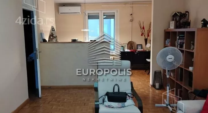 Četvoroiposoban stan | 4zida